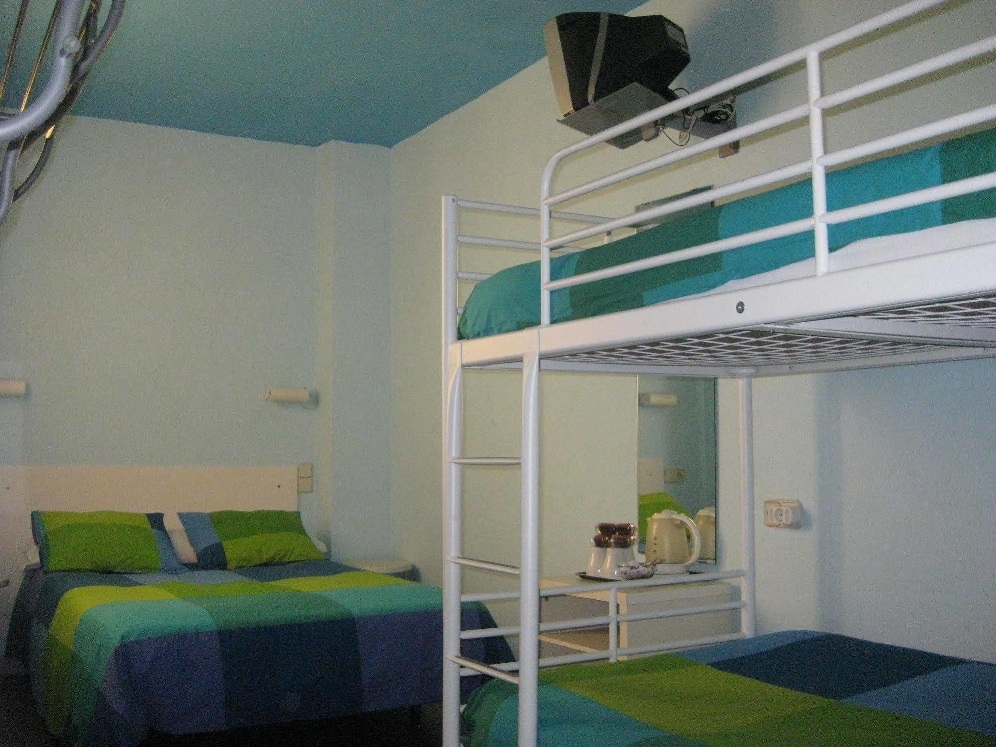 Hostal Casa Chueca Madrid Extérieur photo